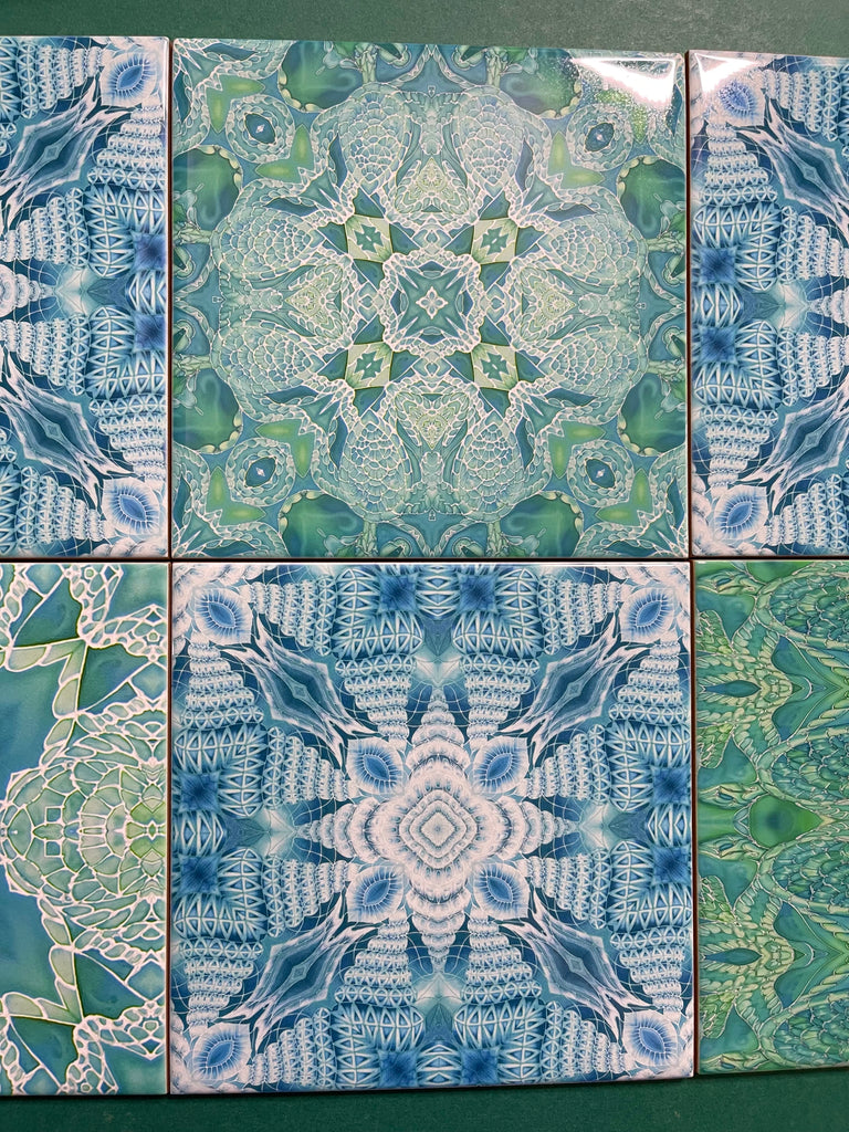 Mixed set of 14 green turtle and spiral shells tiles